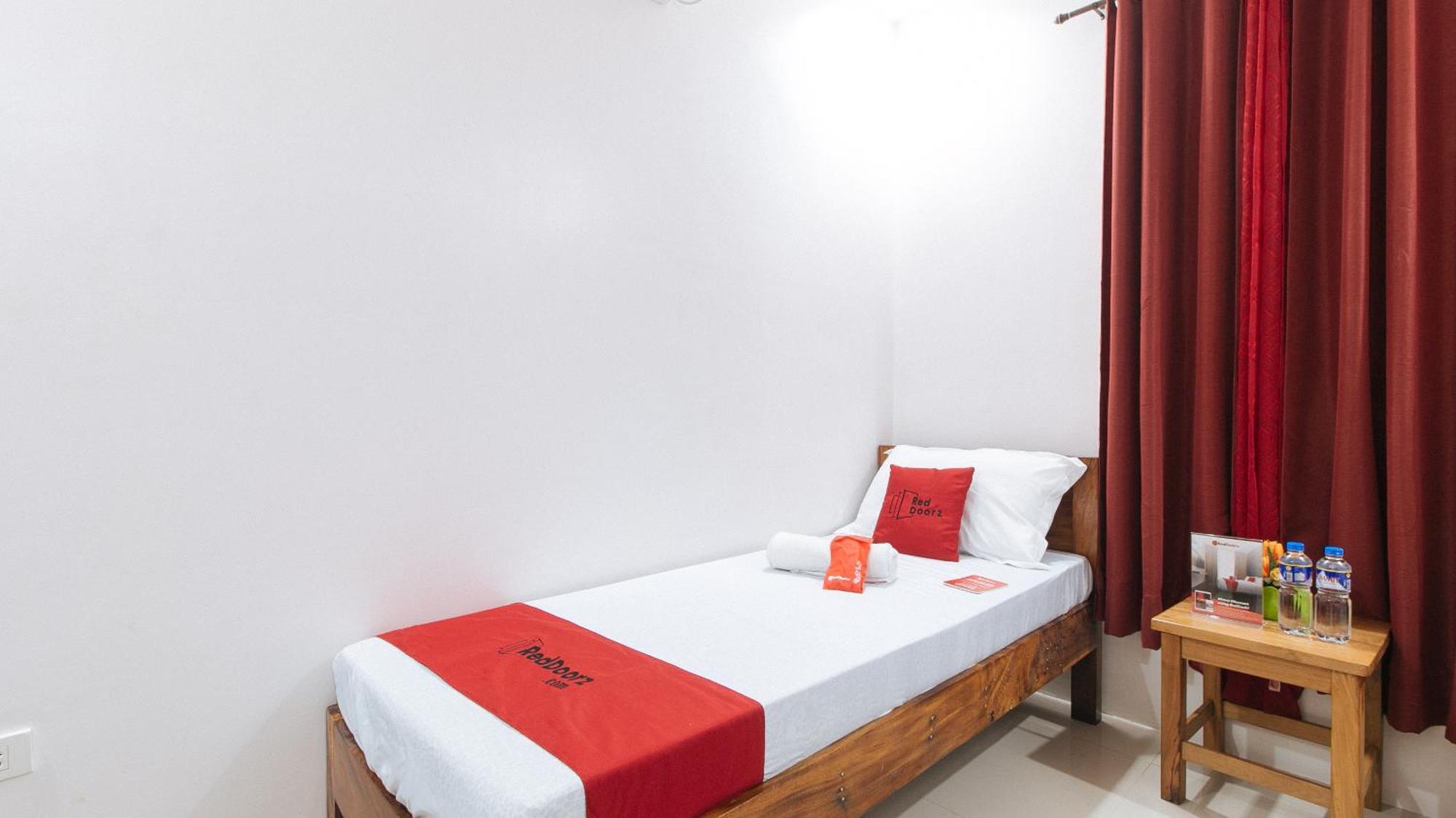 Reddoorz Plus @ Jollydays Hotel Nueva Ecija San Jose  Dış mekan fotoğraf